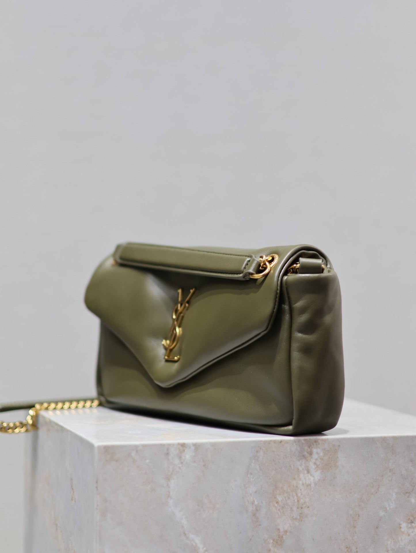 CALYPSO CHAIN BAG 26 IN ARMY GREEN SMOOTH LAMBSKIN