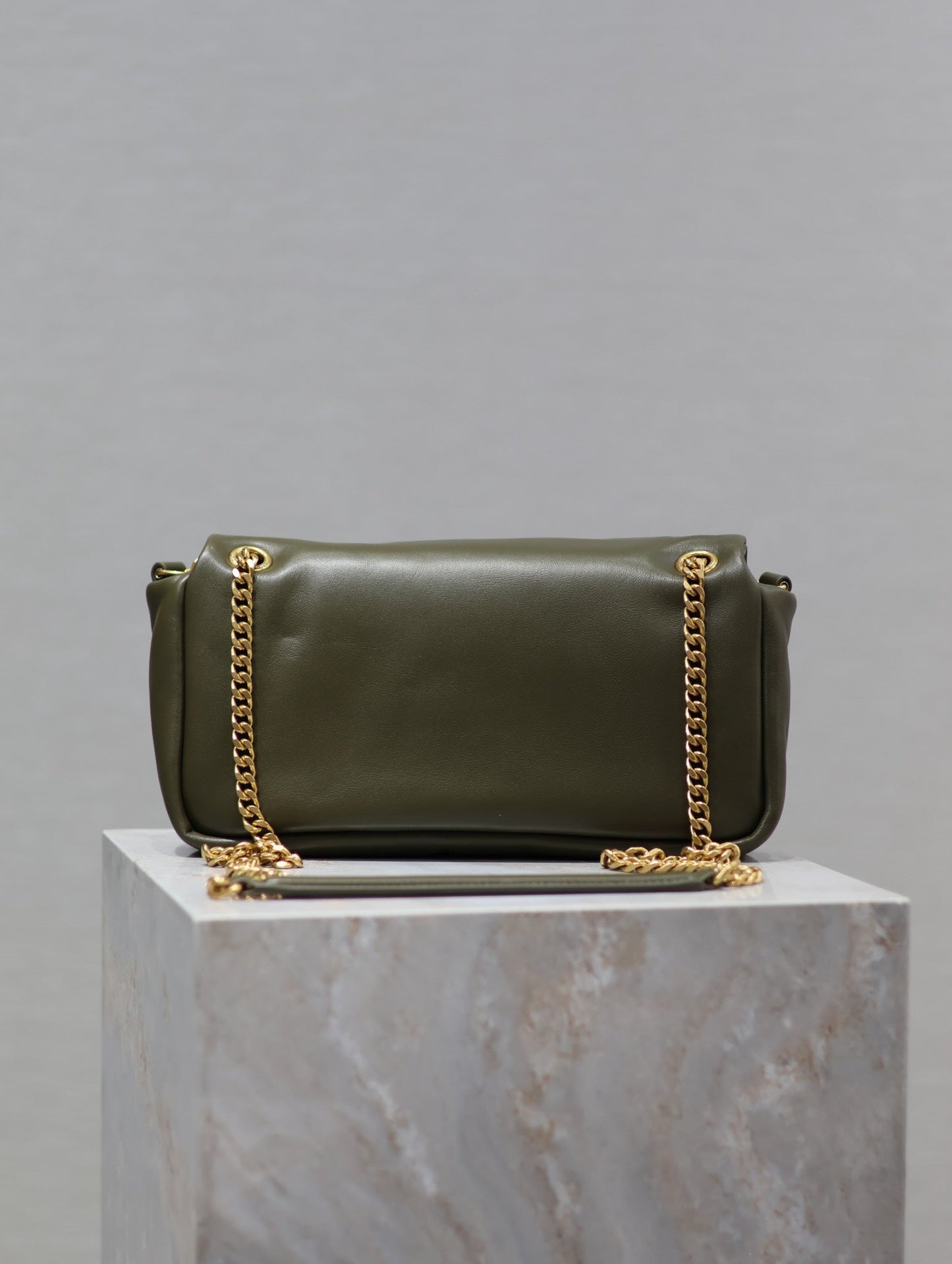 CALYPSO CHAIN BAG 26 IN ARMY GREEN SMOOTH LAMBSKIN