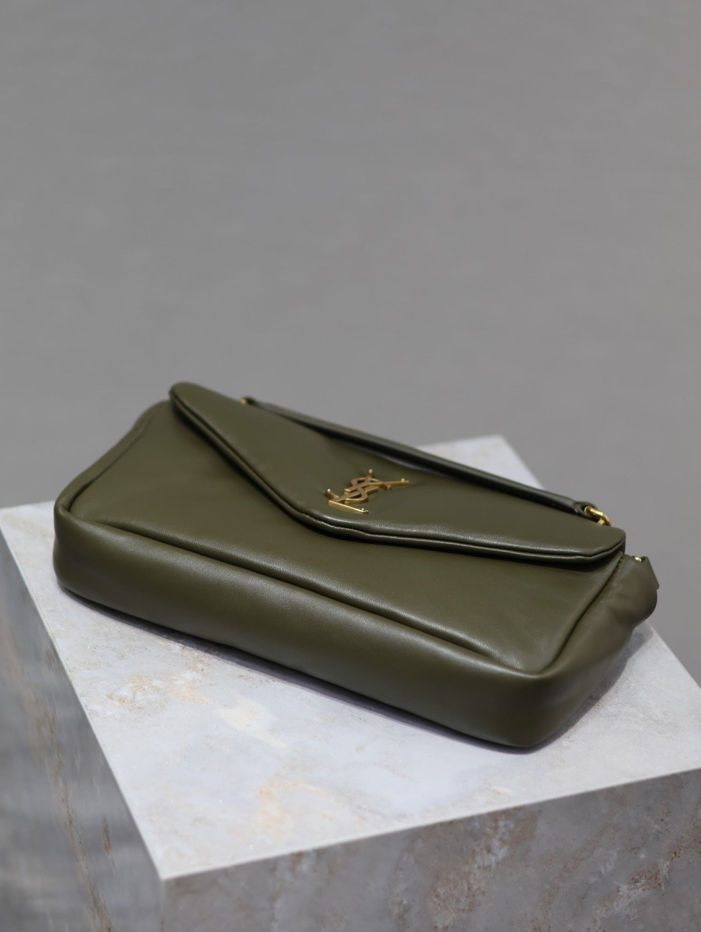 CALYPSO CHAIN BAG 26 IN ARMY GREEN SMOOTH LAMBSKIN