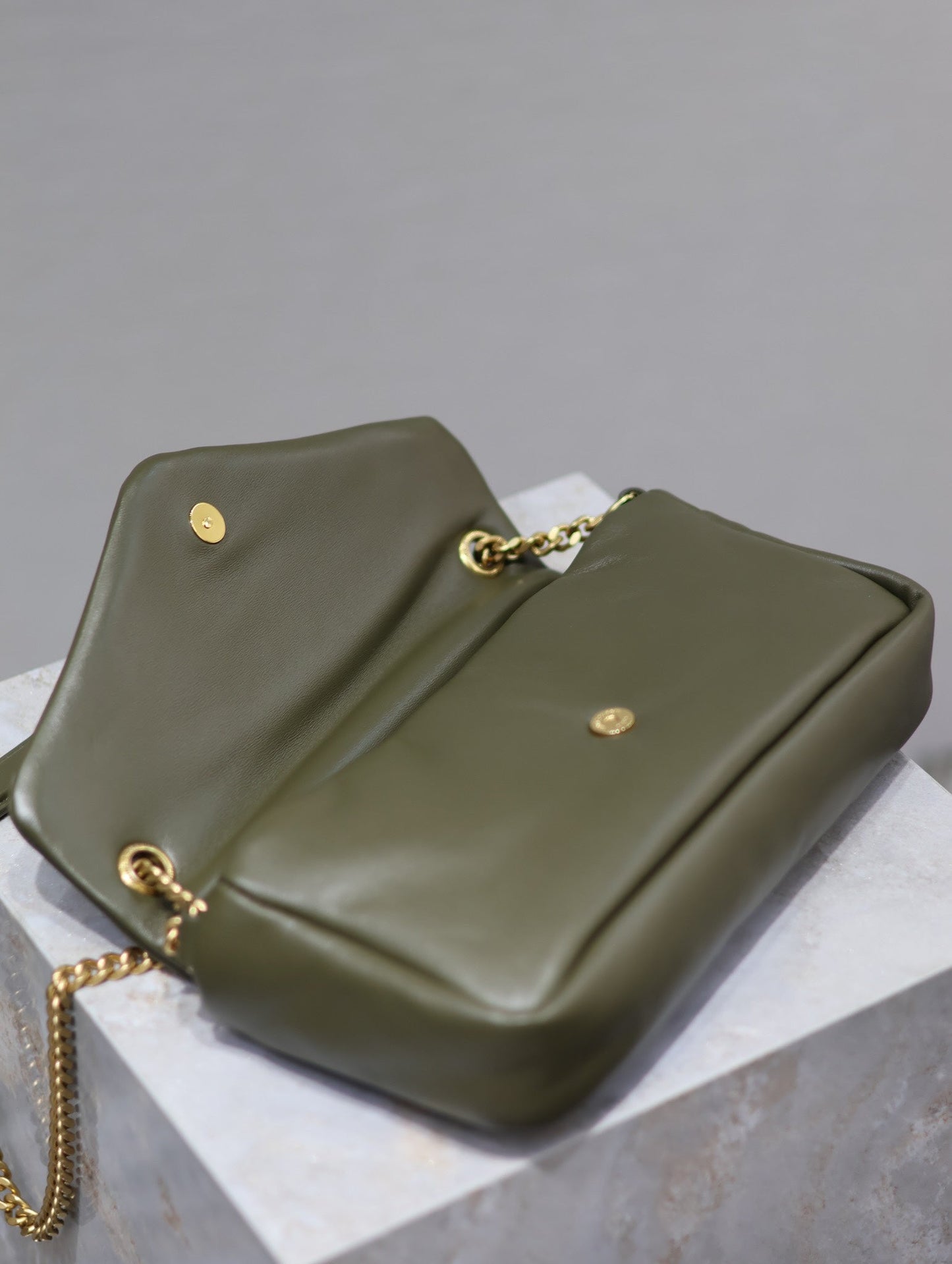 CALYPSO CHAIN BAG 26 IN ARMY GREEN SMOOTH LAMBSKIN