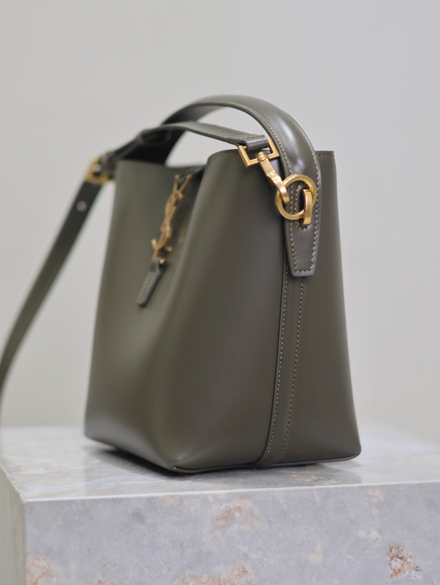 LE 37 SMALL BUCKET BAG 20 IN KHAKI GREEN CALFSKIN GOLD HARDWARE