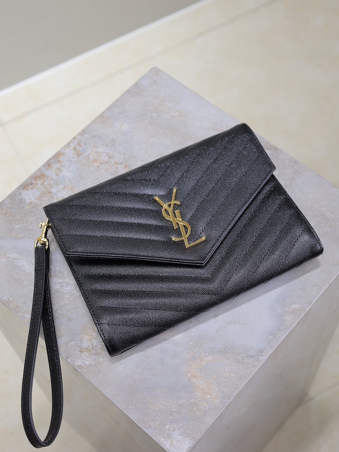 CASSANDRE CLUTCH 21 IN BLACK LAMBSKIN GOLD HARDWARE