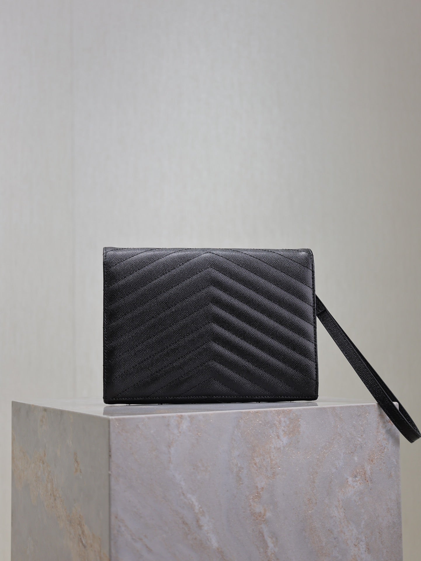 CASSANDRE CLUTCH 21 IN BLACK LAMBSKIN GOLD HARDWARE