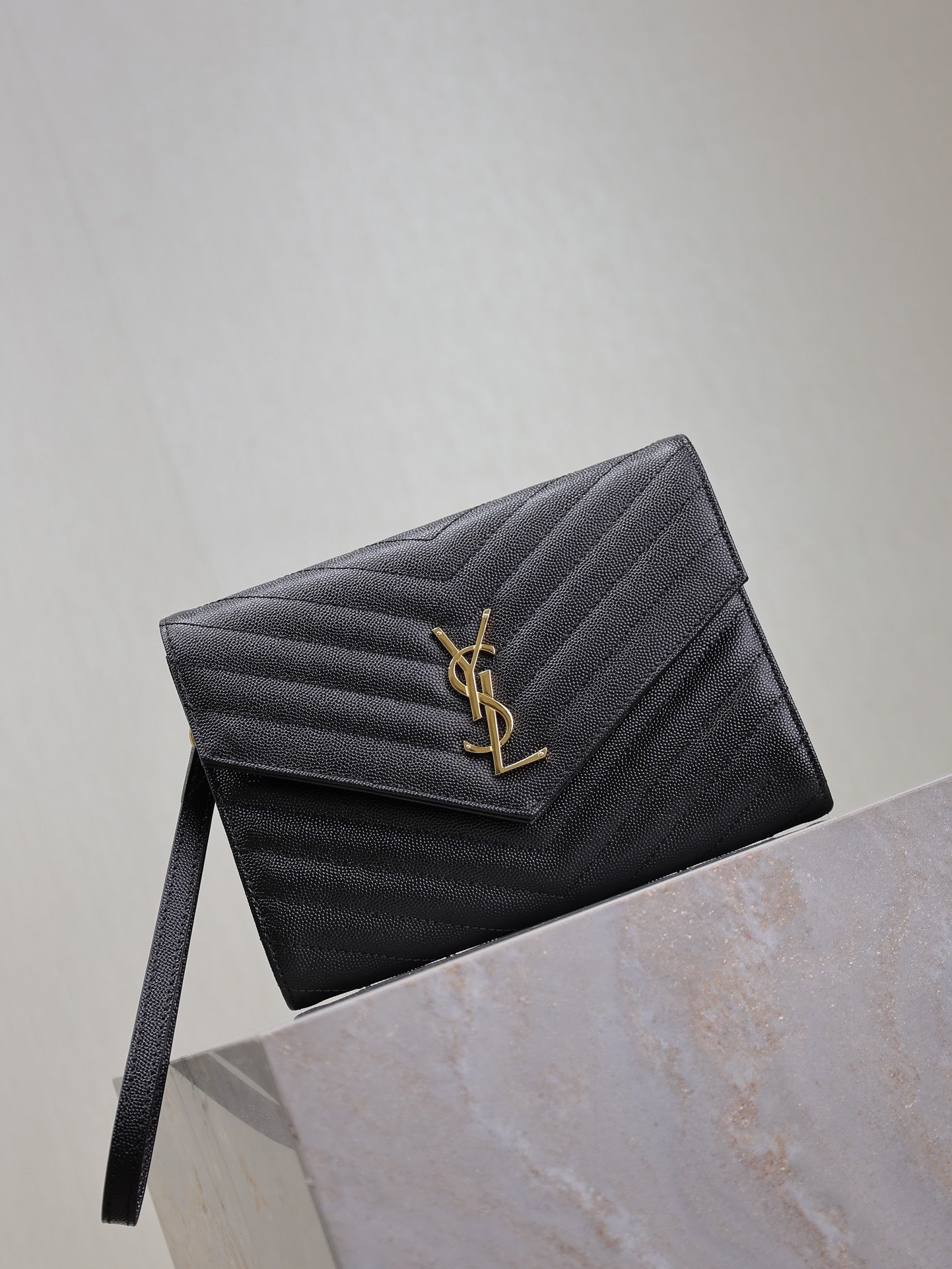 CASSANDRE CLUTCH 21 IN BLACK LAMBSKIN GOLD HARDWARE