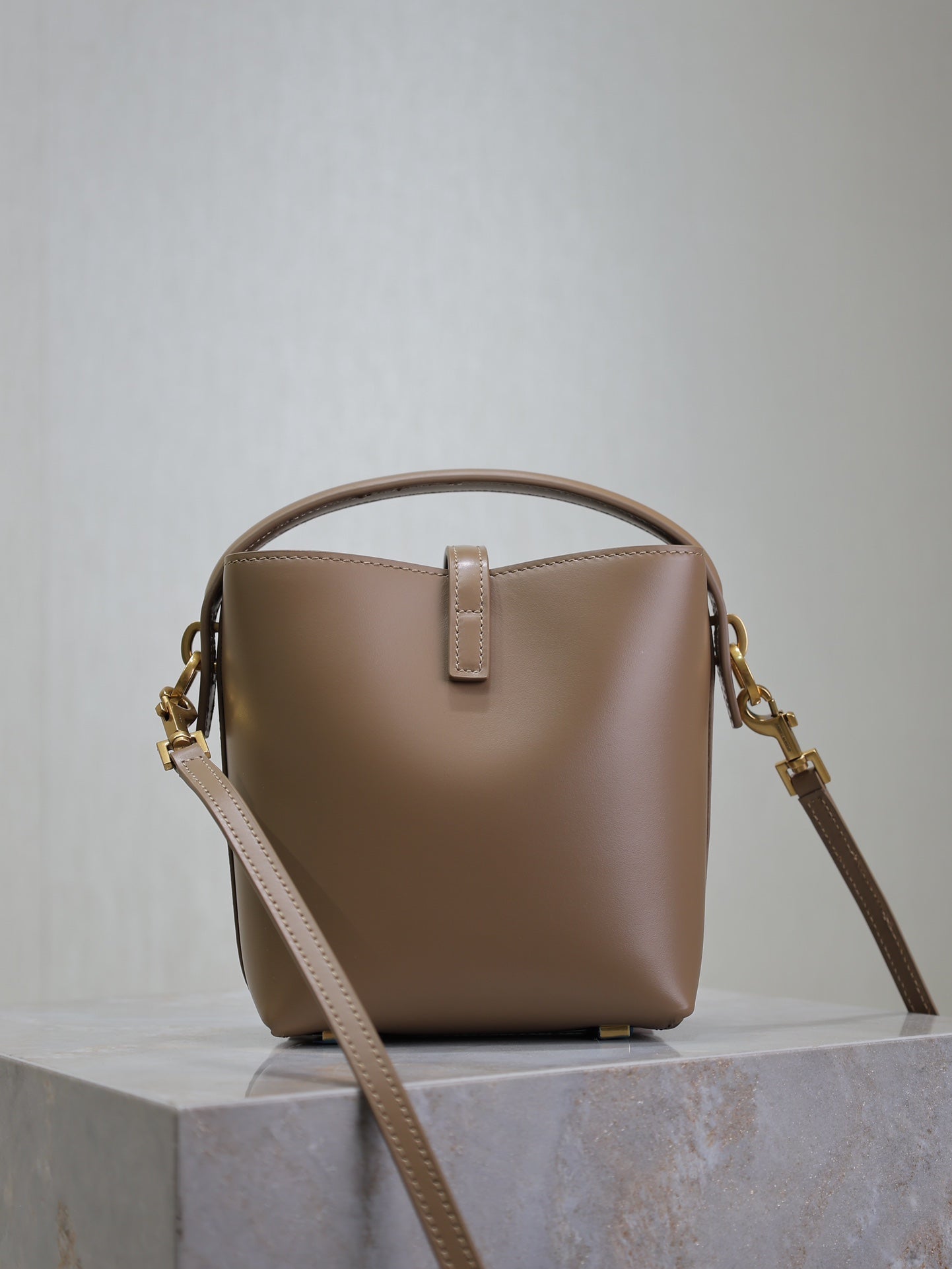 LE 37 MINI BUCKET BAG 15 IN BROWN CALFSKIN GOLD HARDWARE