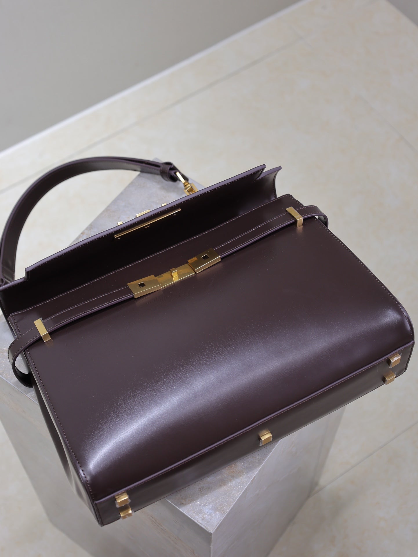 MANHATTAN TOP HANDLE BAG 32 IN BRUNETTE BROWN CALFSKIN