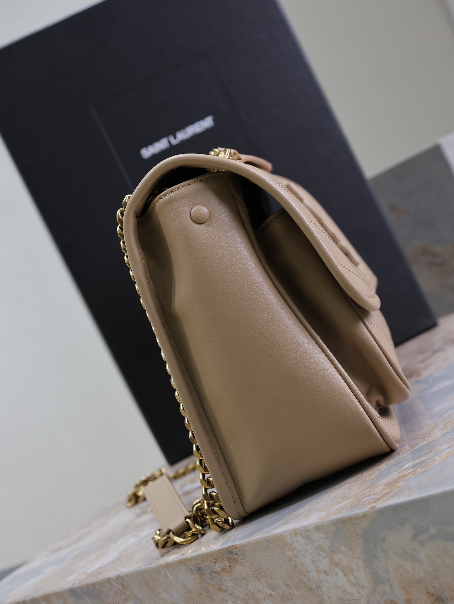 NIKI MEDIUM 28 IN LIGHT BROWN LAMBSKIN GOLD CHAIN