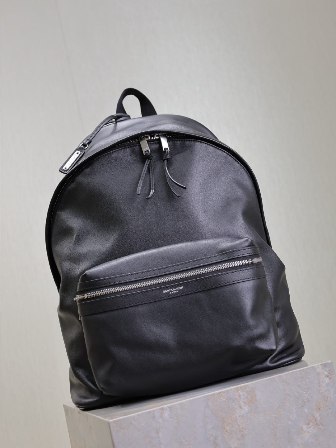 CITY BACKPACK 38 IN BLACK CALFSKIN