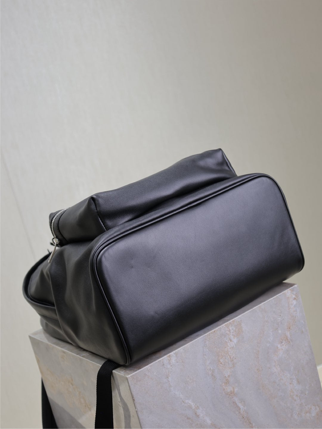 CITY BACKPACK 38 IN BLACK CALFSKIN