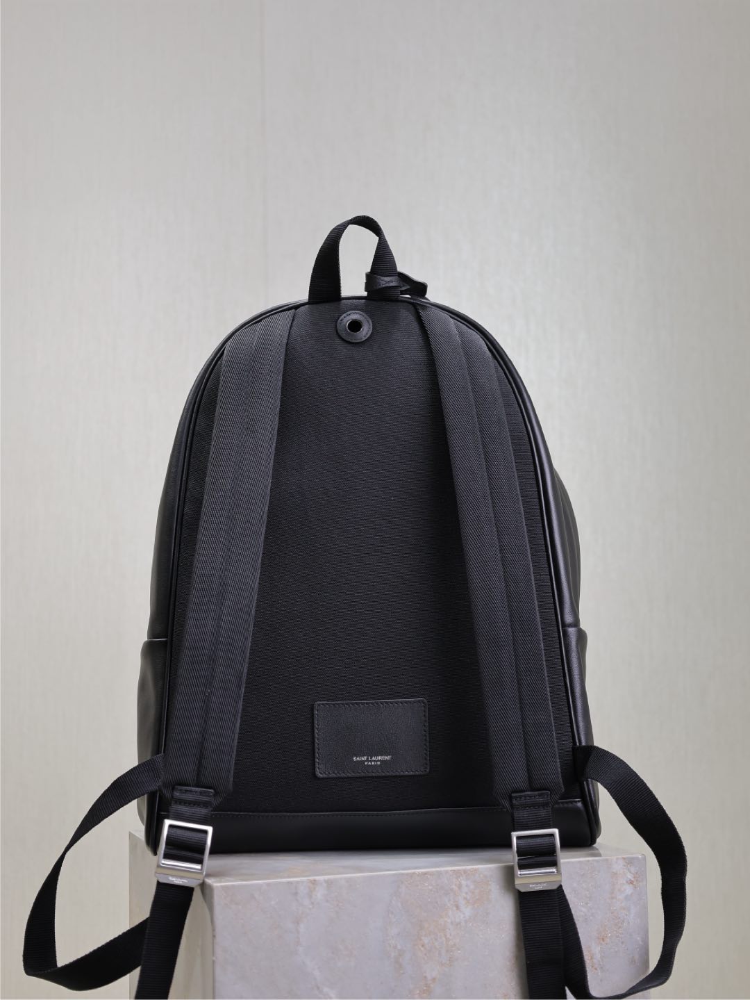 CITY BACKPACK 38 IN BLACK CALFSKIN