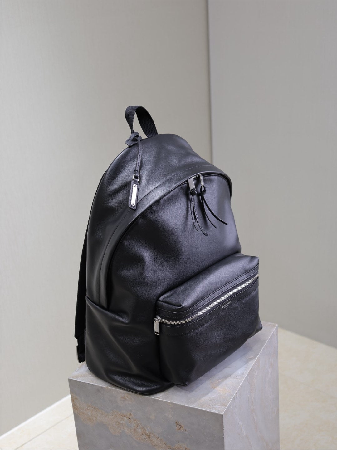 CITY BACKPACK 38 IN BLACK CALFSKIN