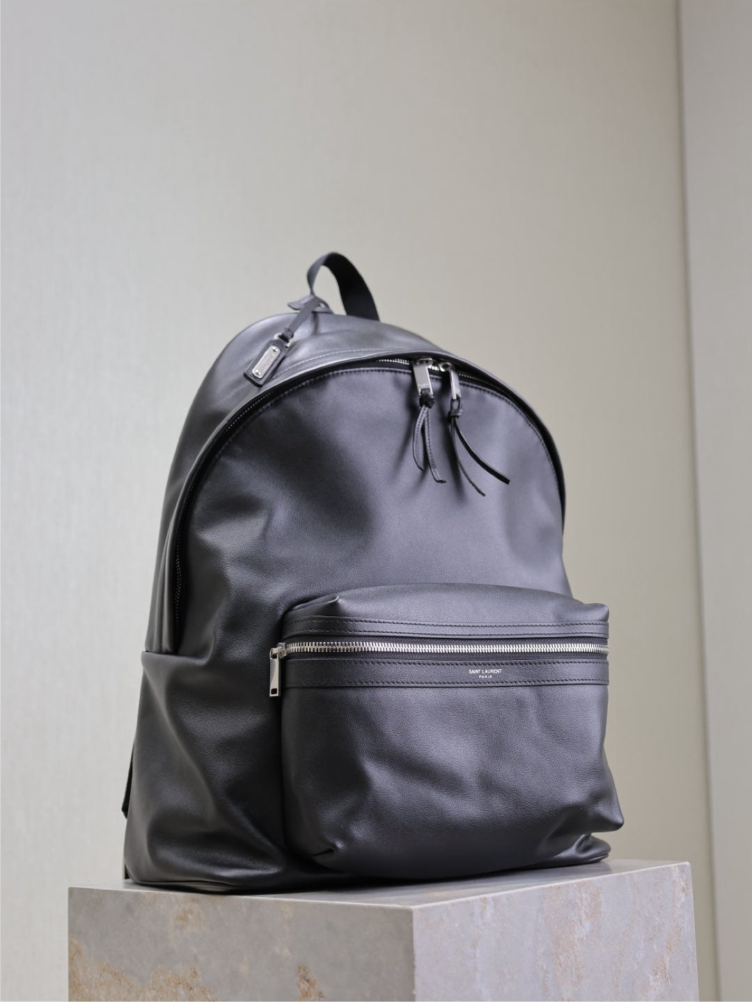 CITY BACKPACK 38 IN BLACK CALFSKIN