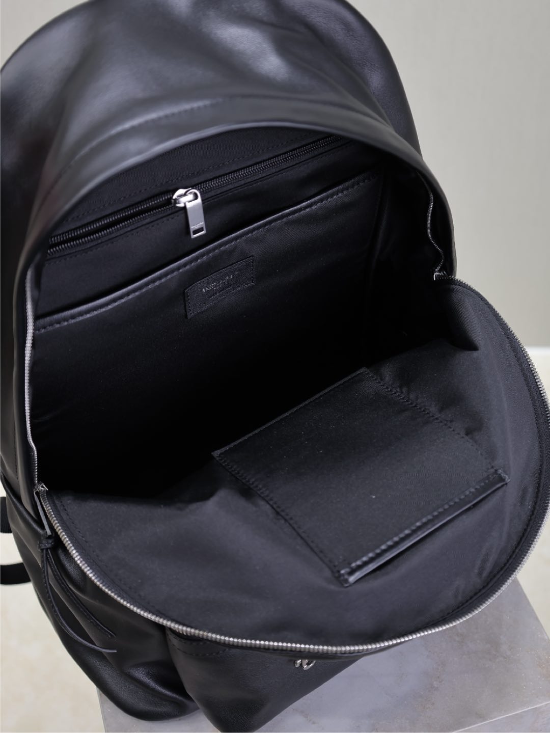 CITY BACKPACK 38 IN BLACK CALFSKIN