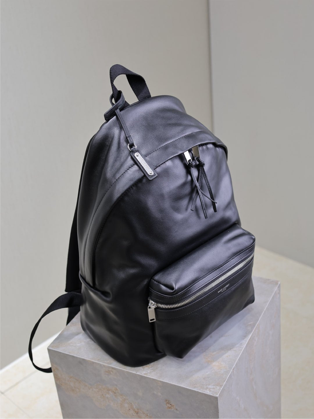 CITY BACKPACK 35 IN BLACK CALFSKIN