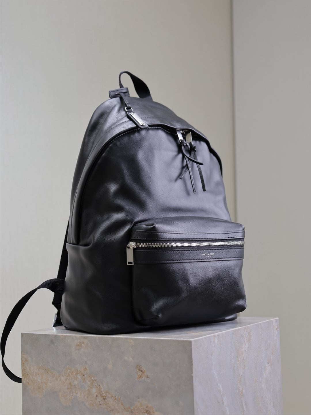 CITY BACKPACK 35 IN BLACK CALFSKIN