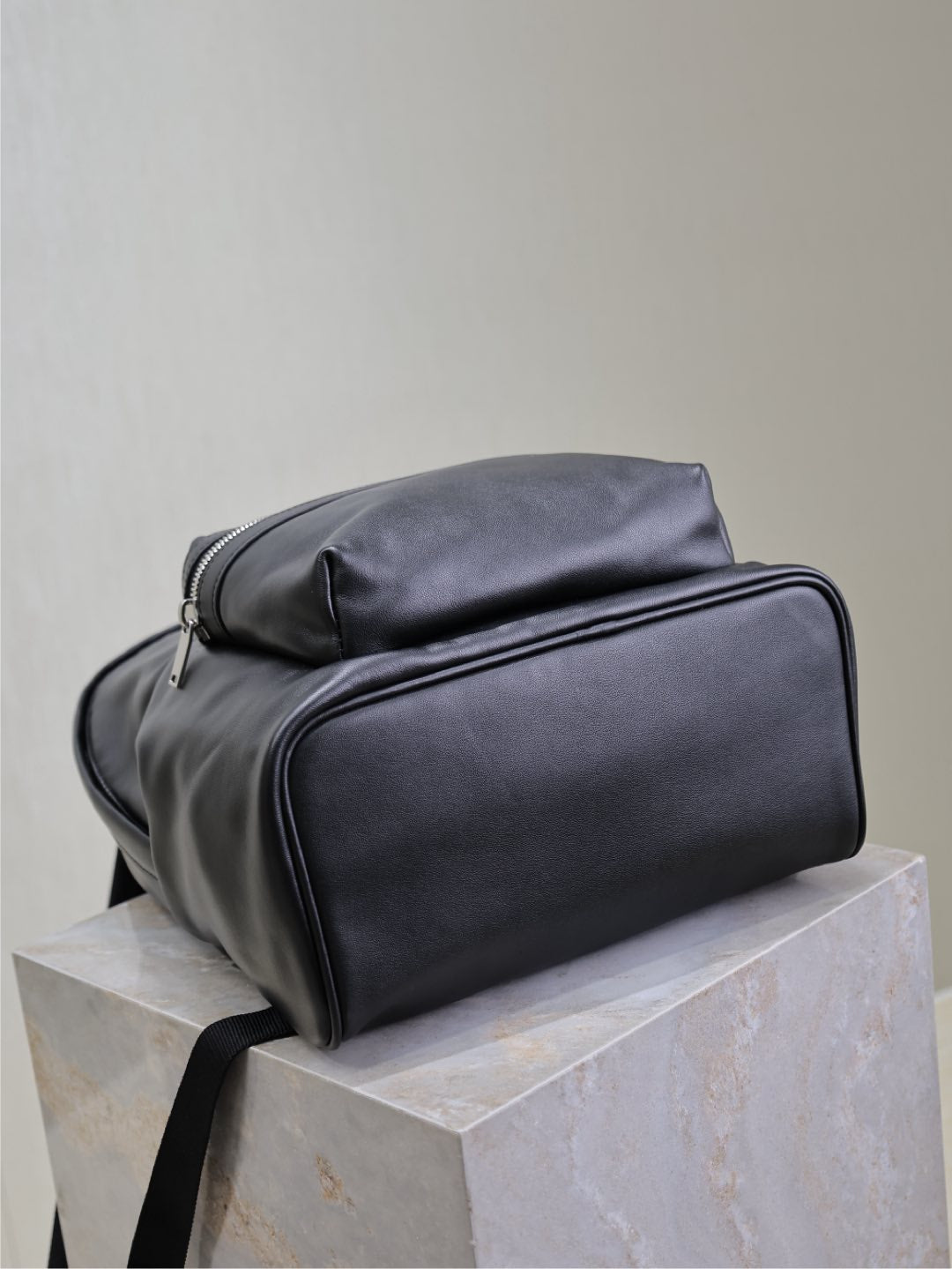 CITY BACKPACK 35 IN BLACK CALFSKIN