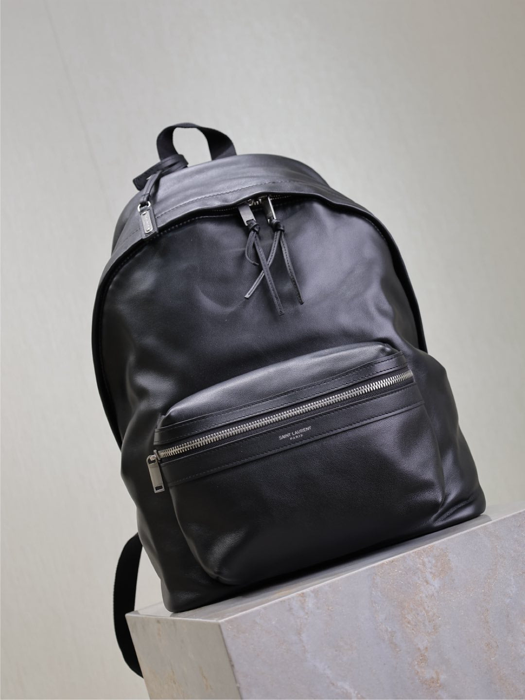 CITY BACKPACK 35 IN BLACK CALFSKIN