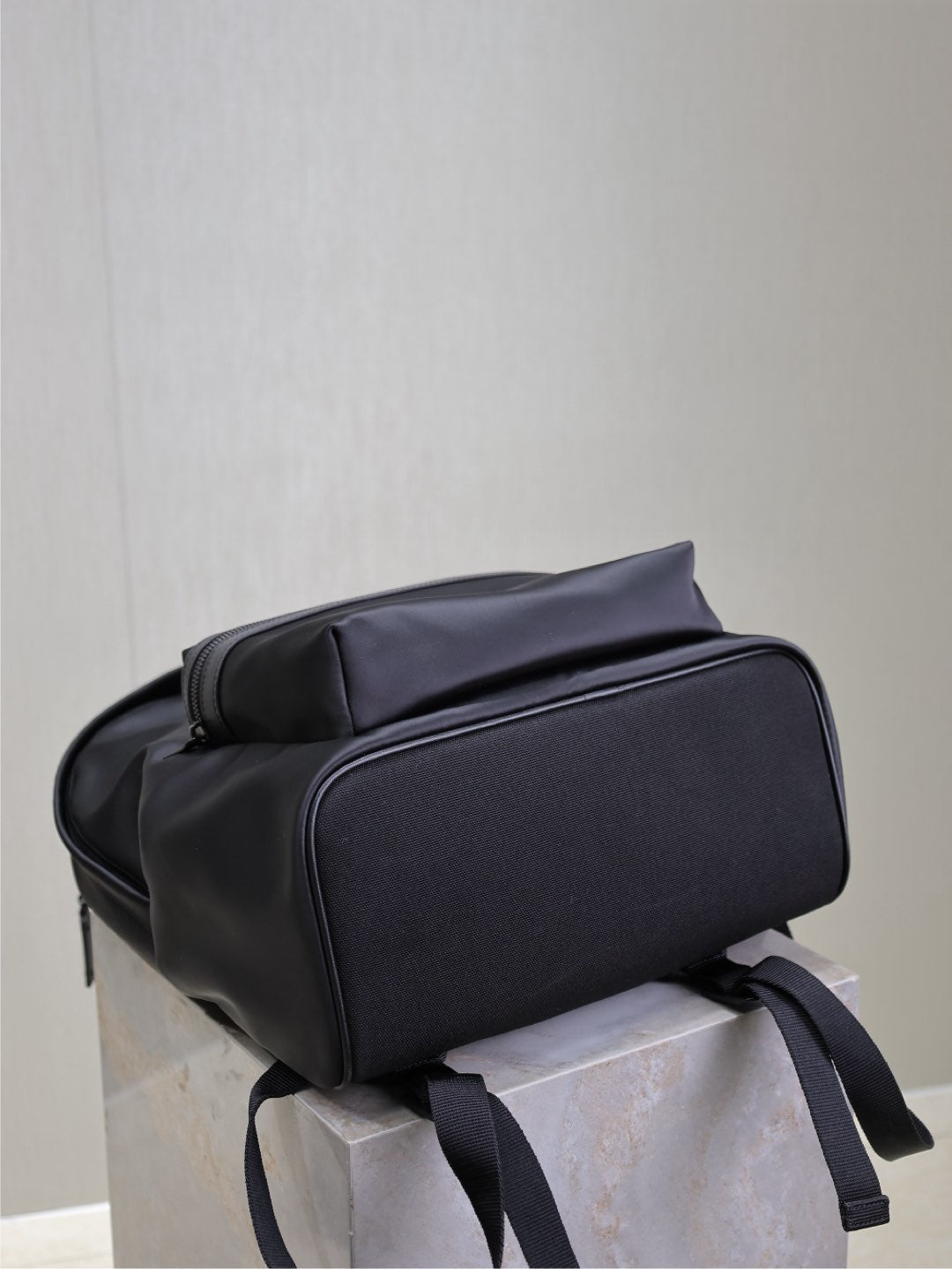 CITY BACKPACK 38 IN BLACK SILK