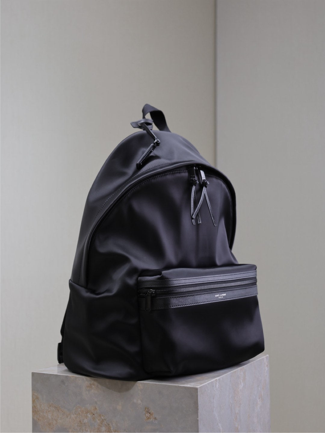 CITY BACKPACK 38 IN BLACK SILK