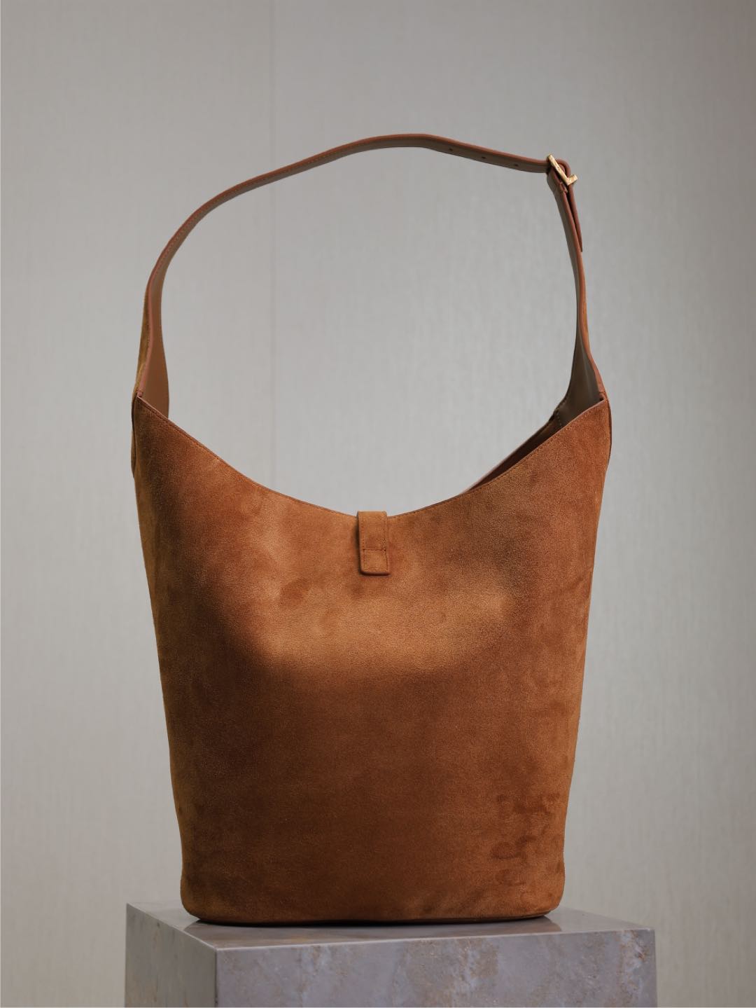 LE 5 À 7 LARGE SUPPLE HOBO BAG 31 IN BRONZE BROWN SUEDE