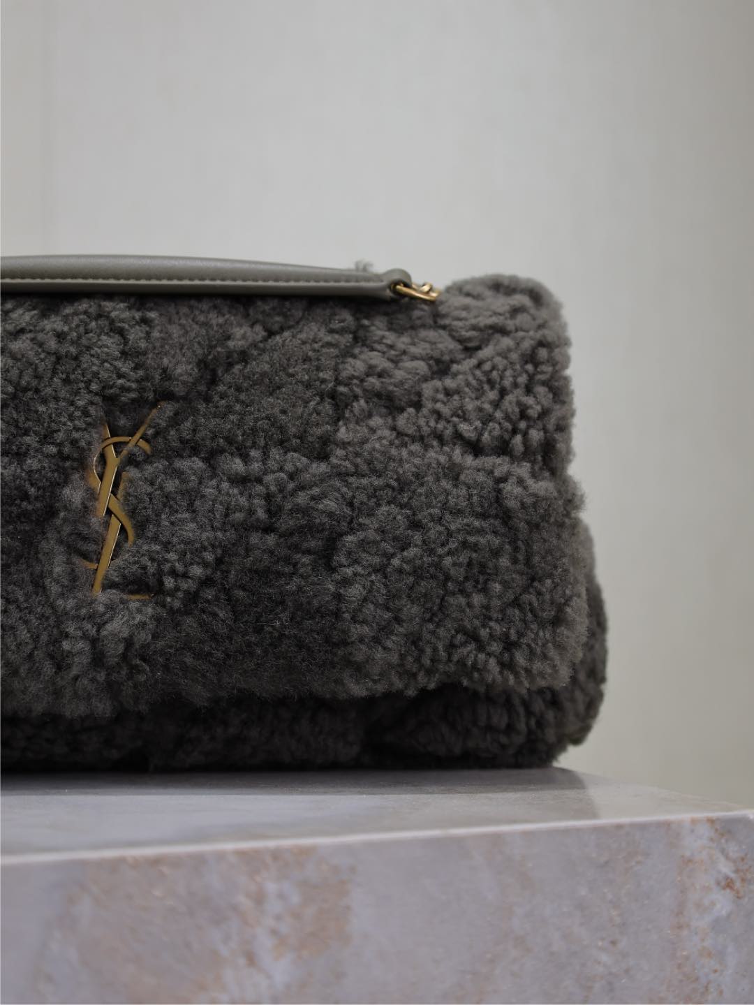 JAMIE BAG 25 IN DARK GRAY LAMB WOOL