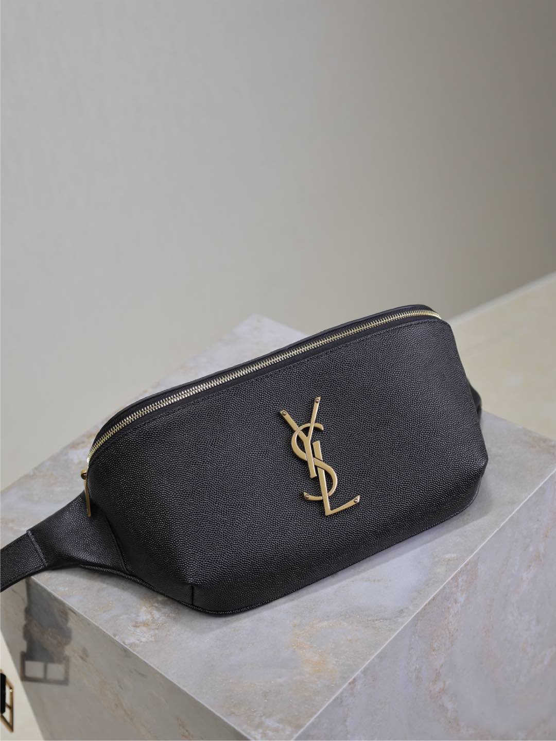 CLASSIC CROSSBODY BAG 25 IN BLACK CAVIAR LEATHER GOLD LOGO