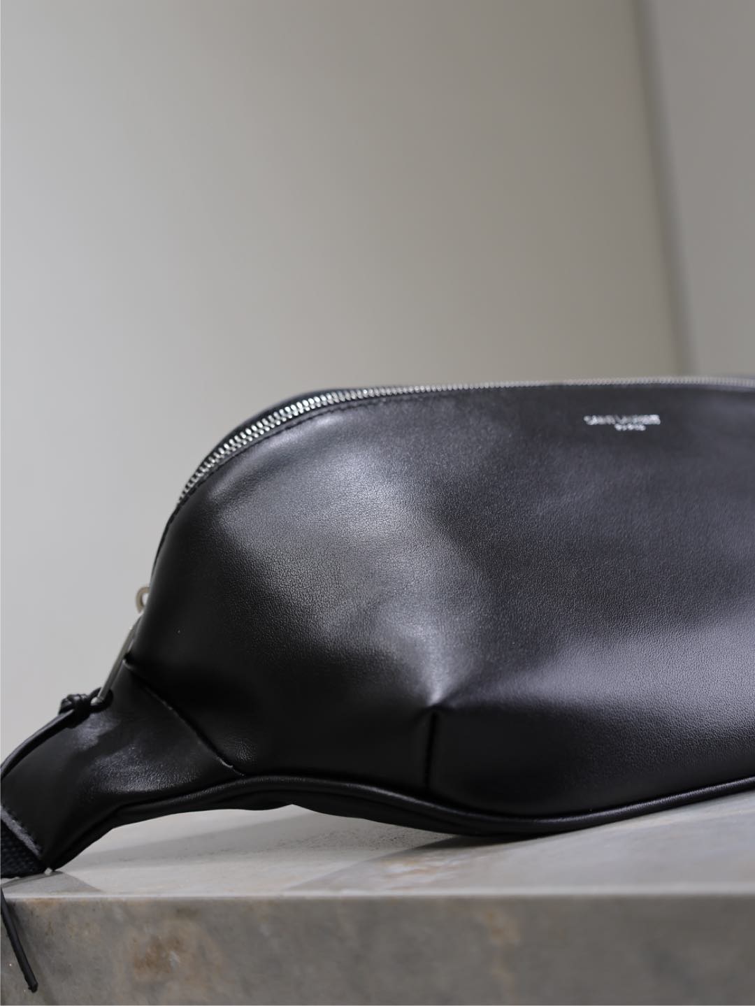 CLASSIC CROSSBODY BAG 26 IN BLACK LAMBSKIN