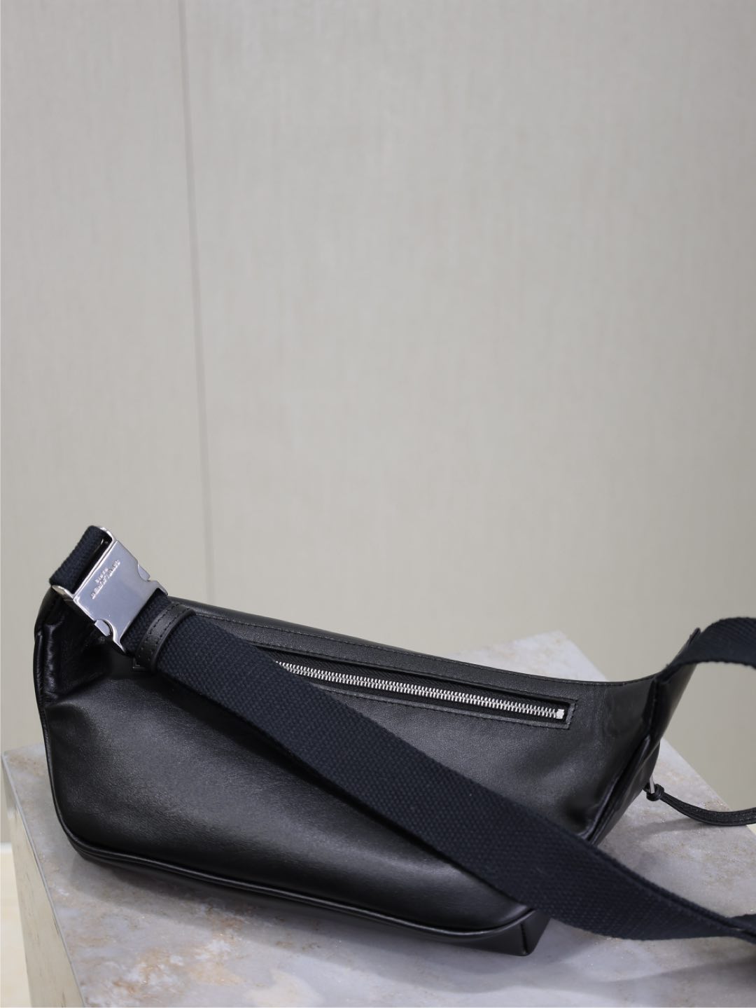 CLASSIC CROSSBODY BAG 26 IN BLACK LAMBSKIN