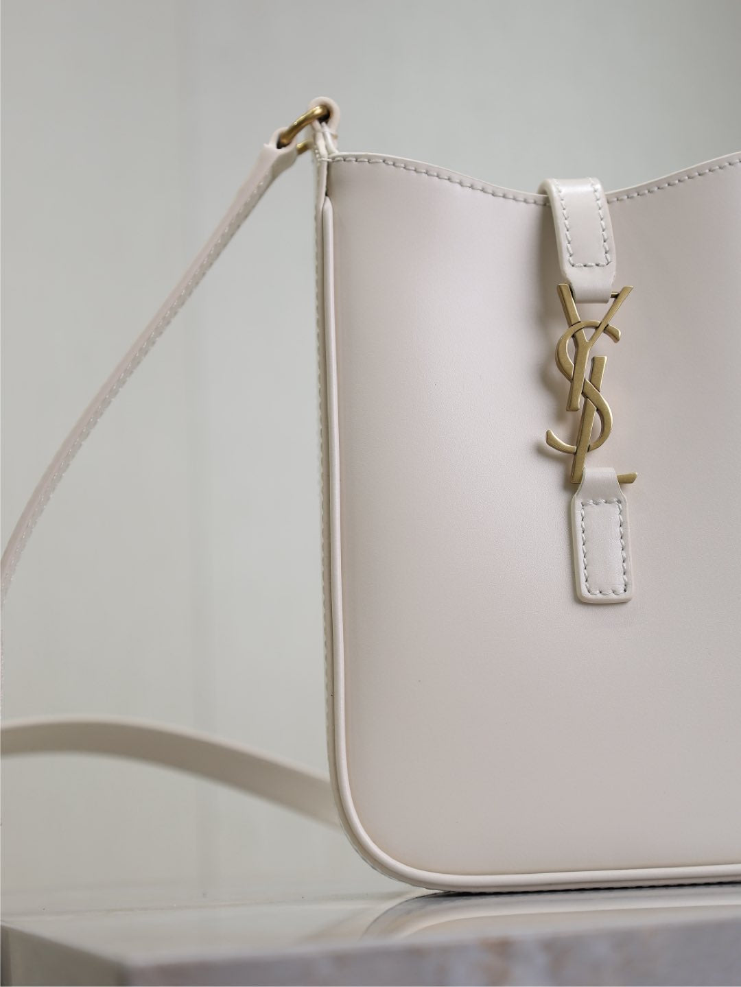 LE 5 À 7 PHONE BAG 18 IN WHITE CALFSKIN