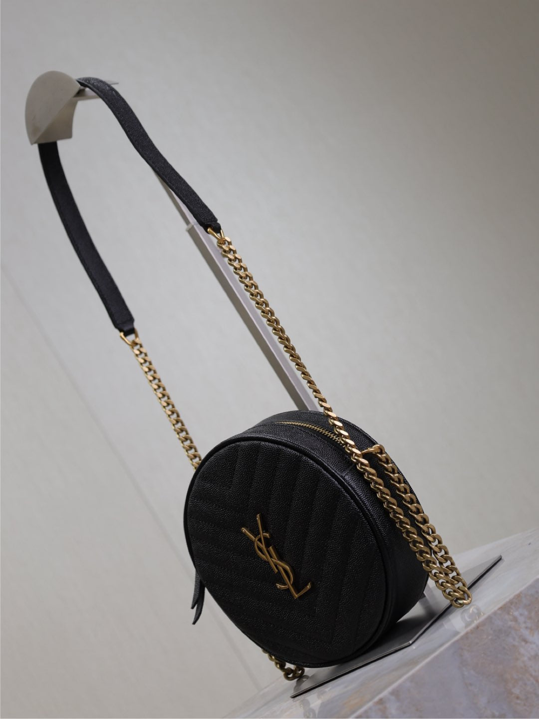 VINYLE SMALL ROUND BAG 17 IN BLACK CAVIAR LEATHER GOLD HARDWARE