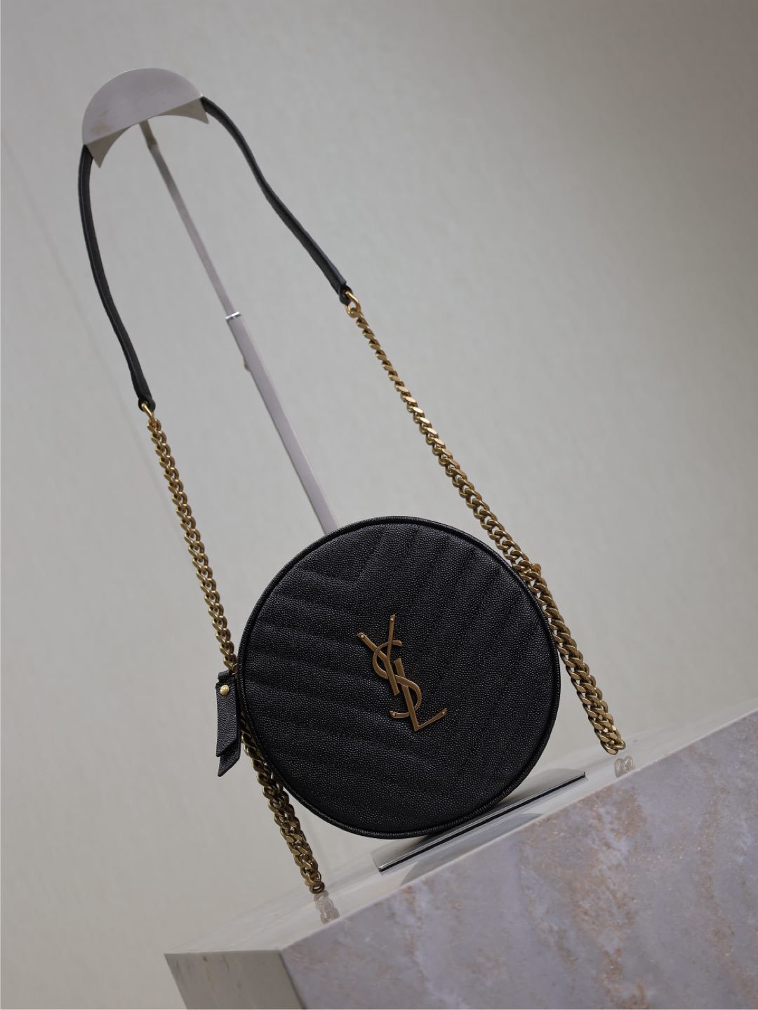 VINYLE SMALL ROUND BAG 17 IN BLACK CAVIAR LEATHER GOLD HARDWARE