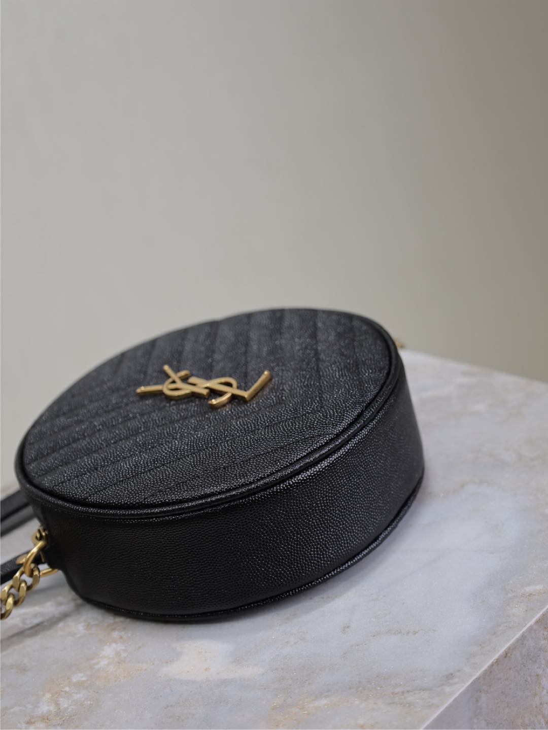 VINYLE SMALL ROUND BAG 17 IN BLACK CAVIAR LEATHER GOLD HARDWARE