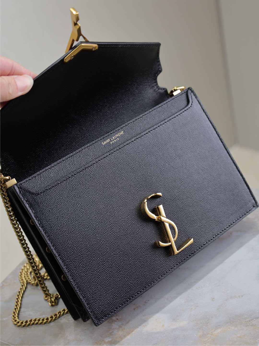 CASSANDRA CHAIN BAG 22 IN BLACK CAVIAR PATTERN CALFSKIN GOLD HARDWARE