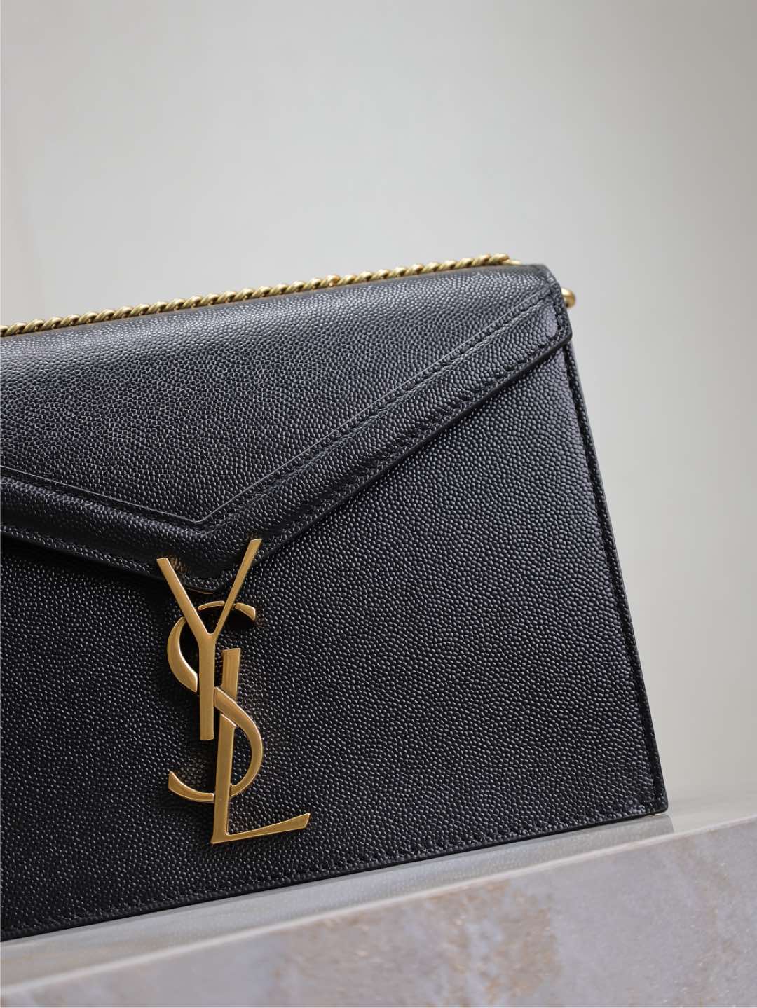 CASSANDRA CHAIN BAG 22 IN BLACK CAVIAR PATTERN CALFSKIN GOLD HARDWARE