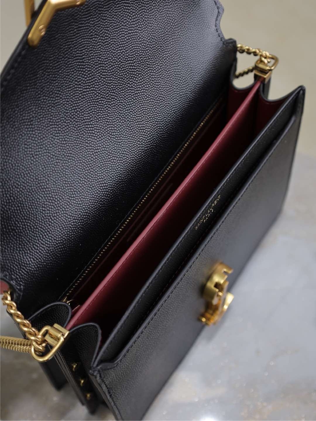 CASSANDRA CHAIN BAG 22 IN BLACK CAVIAR PATTERN CALFSKIN GOLD HARDWARE