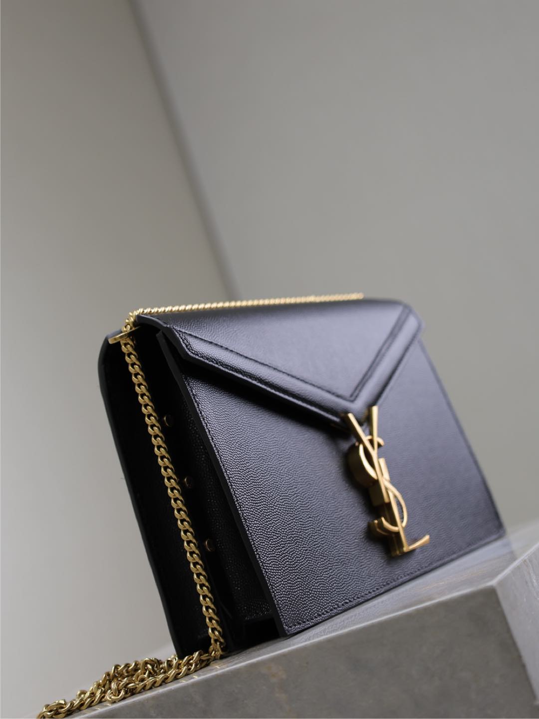 CASSANDRA CHAIN BAG 22 IN BLACK CAVIAR PATTERN CALFSKIN GOLD HARDWARE