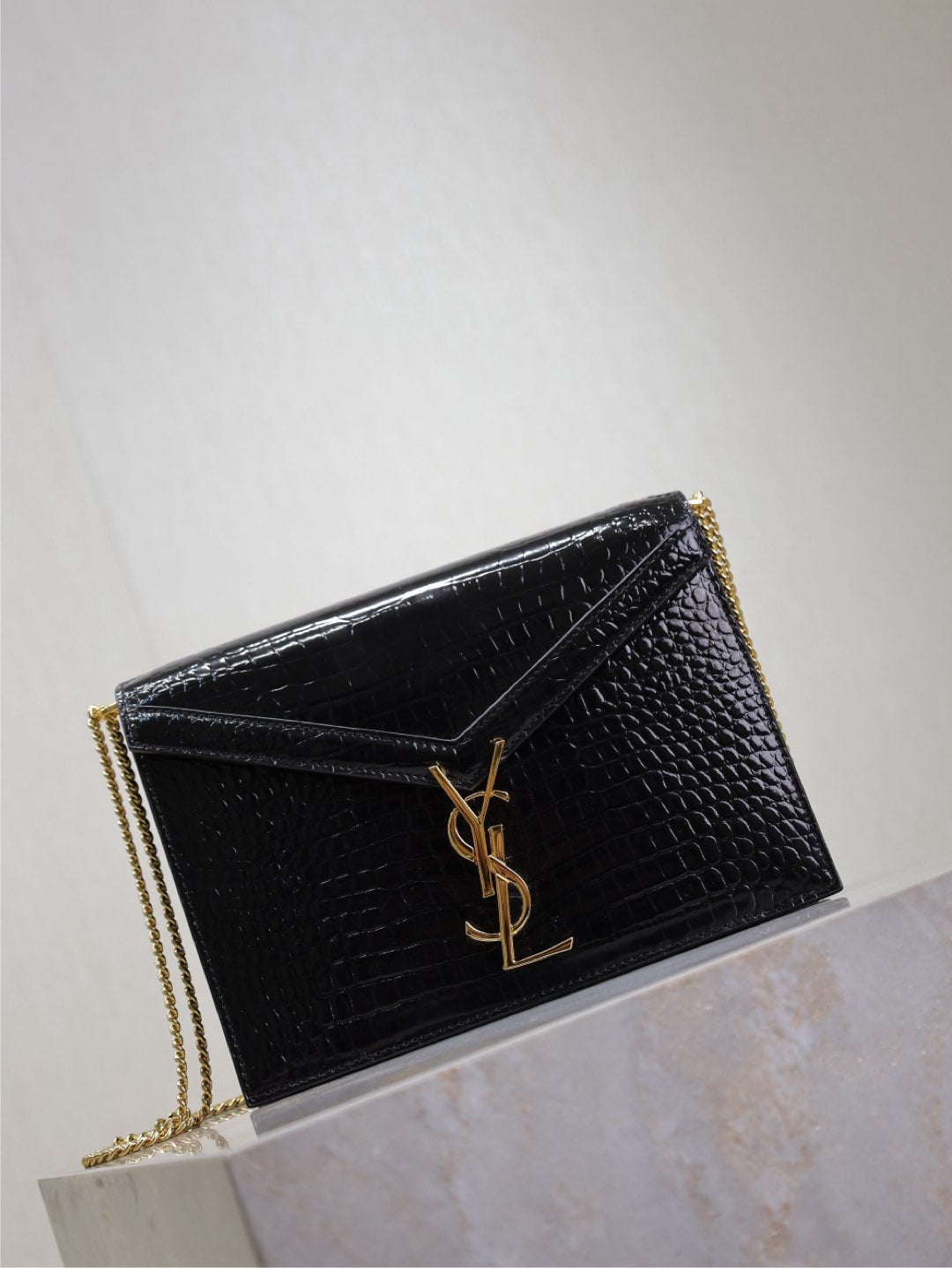 CASSANDRA CHAIN BAG 22 IN BLACK CROCODILE PATTERN CALFSKIN GOLD HARDWARE