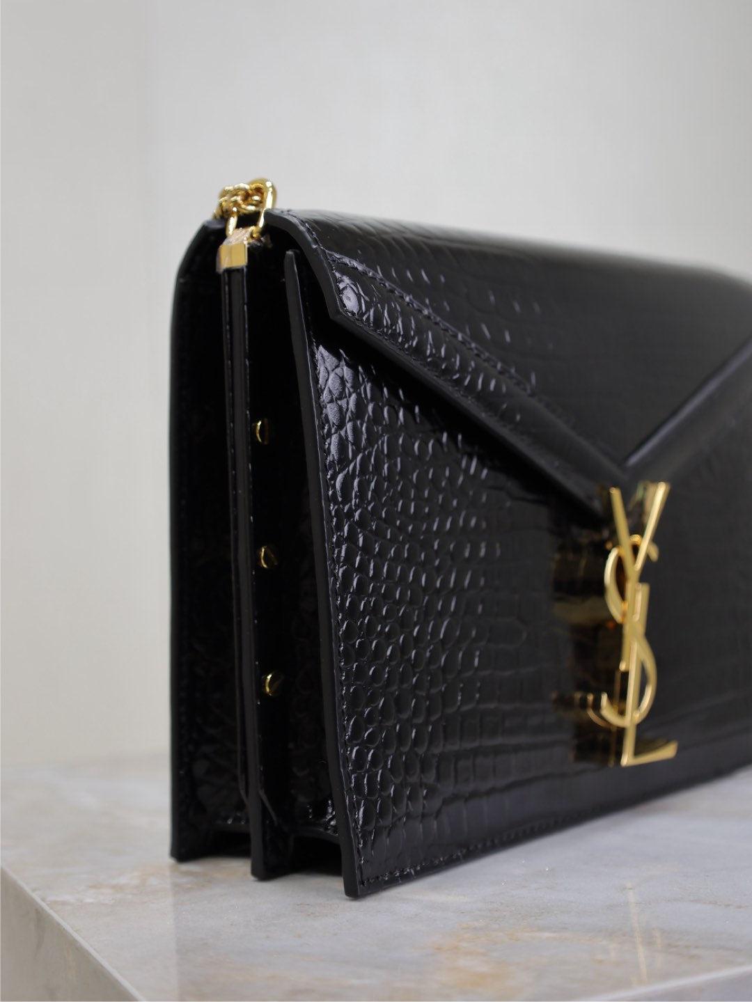 CASSANDRA CHAIN BAG 22 IN BLACK CROCODILE PATTERN CALFSKIN GOLD HARDWARE