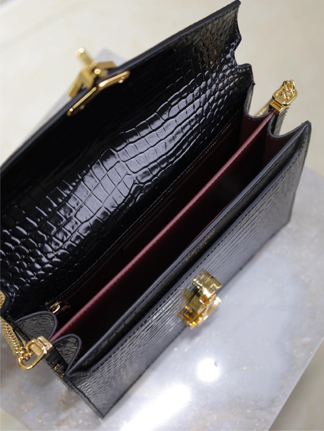 CASSANDRA CHAIN BAG 22 IN BLACK CROCODILE PATTERN CALFSKIN GOLD HARDWARE