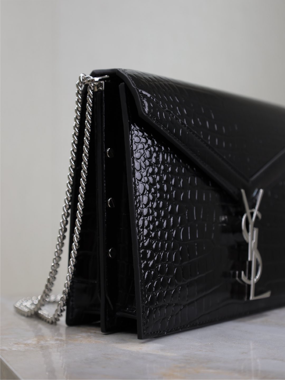 CASSANDRA CHAIN BAG 22 IN BLACK CROCODILE PATTERN CALFSKIN SILVER HARDWARE