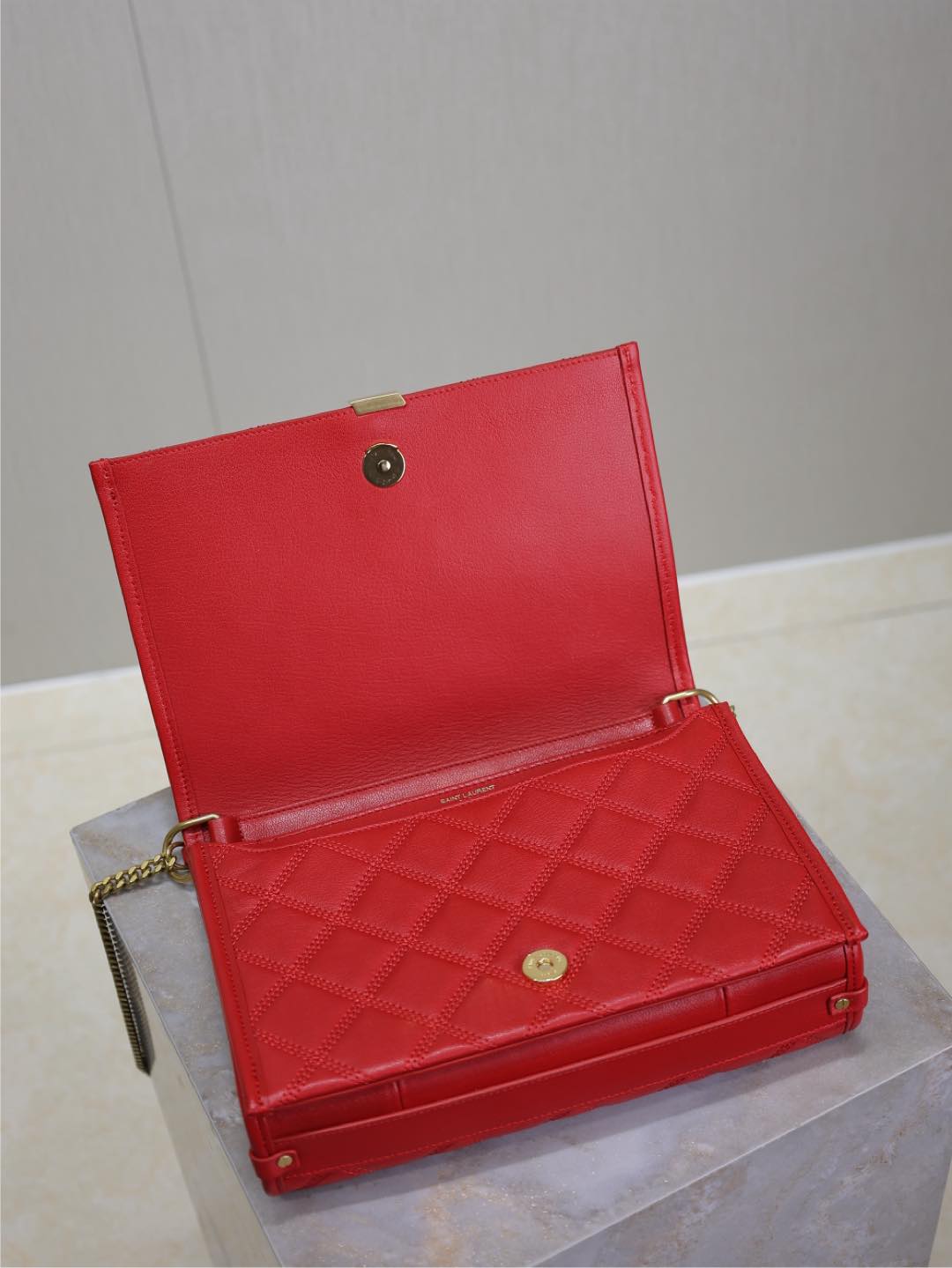 BECKY 25 IN RED QUILTED LAMBSKIN GOLD HARDWARE