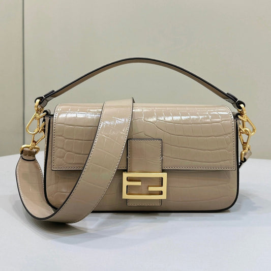 FENDI BAGUETTE 27 BAG IN SAND BEIGE CALFSKIN WITH GOLD HARDWARE