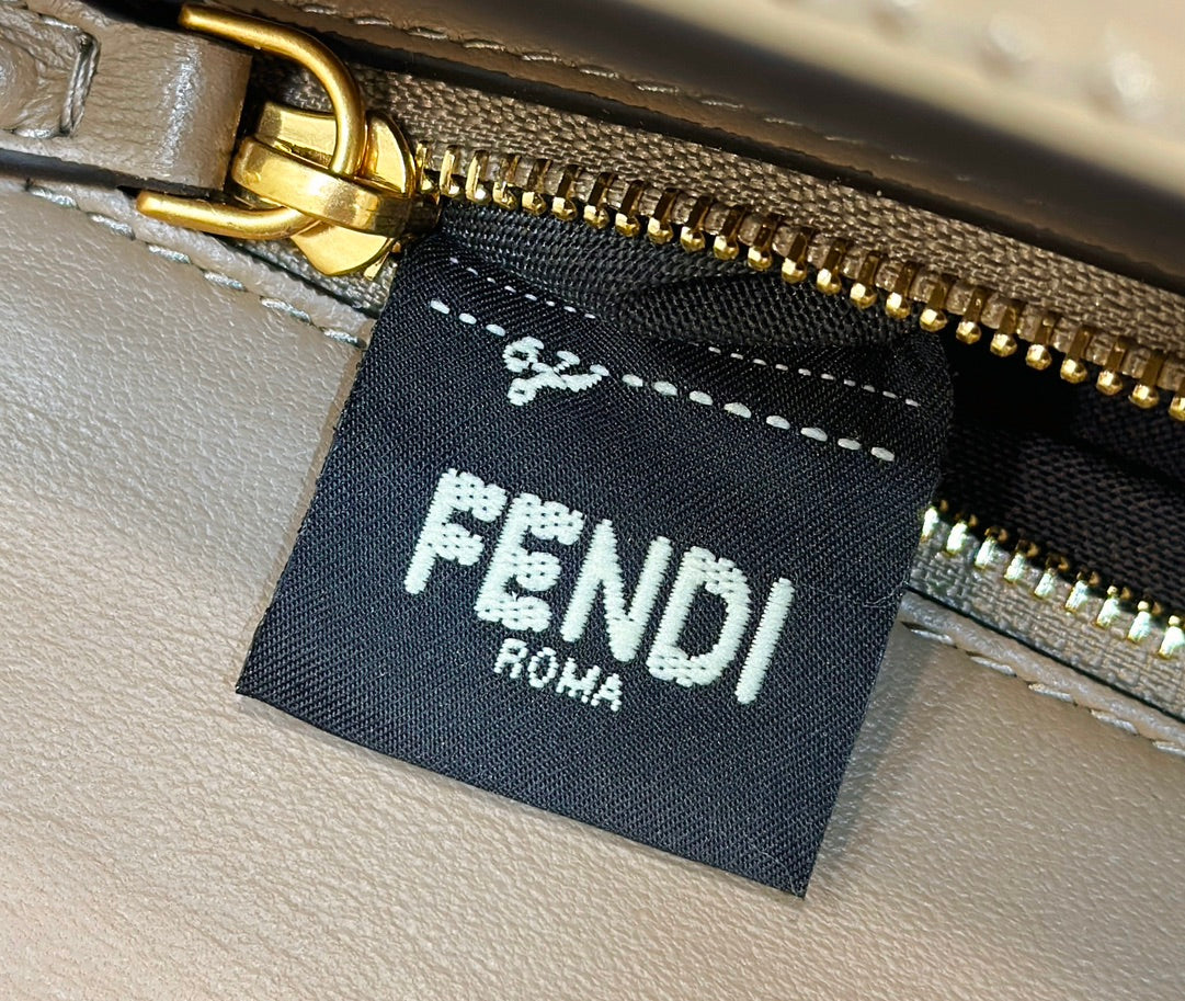 FENDI BAGUETTE 27 BAG IN SAND BEIGE CALFSKIN WITH GOLD HARDWARE