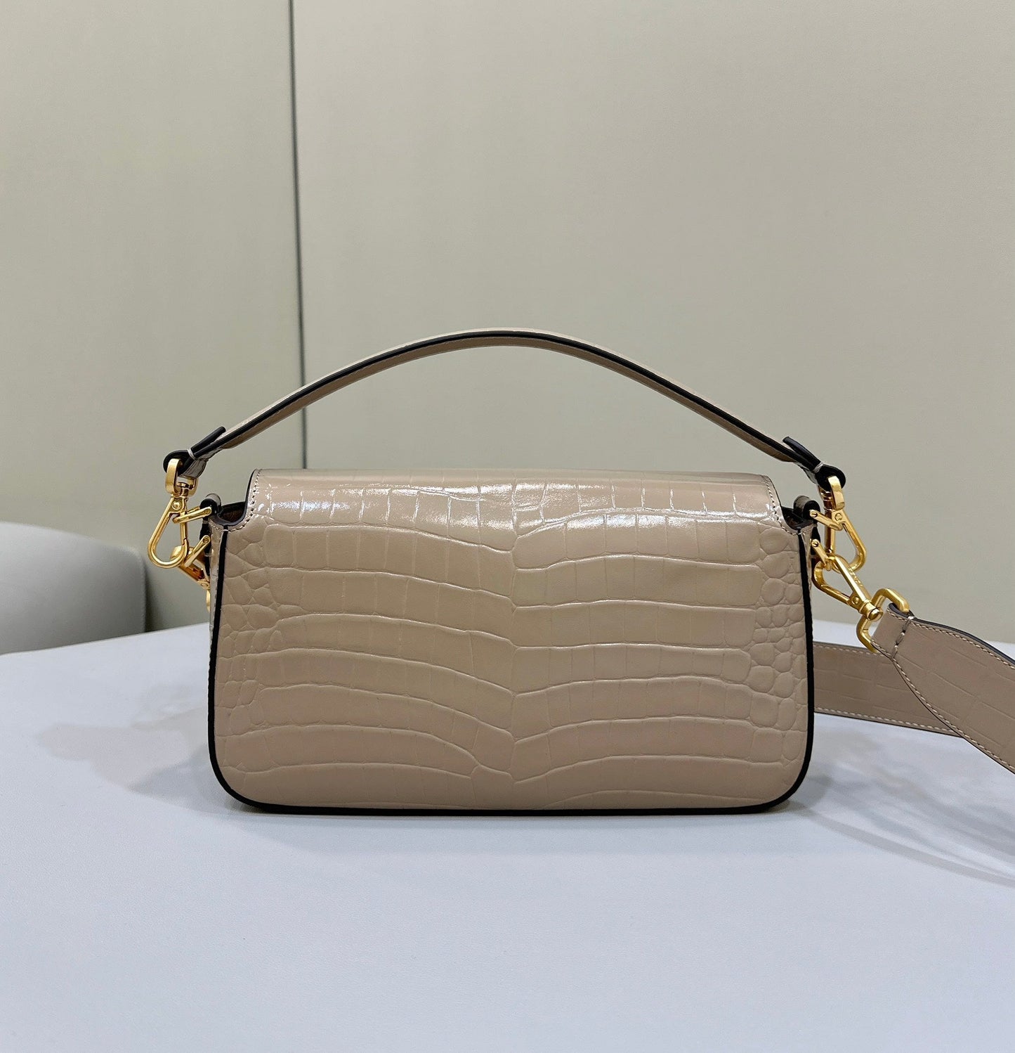 FENDI BAGUETTE 27 BAG IN SAND BEIGE CALFSKIN WITH GOLD HARDWARE