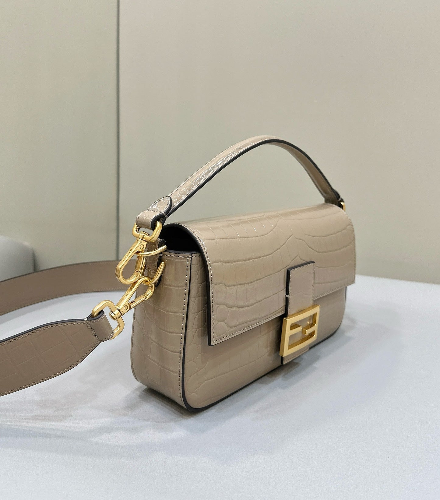 FENDI BAGUETTE 27 BAG IN SAND BEIGE CALFSKIN WITH GOLD HARDWARE