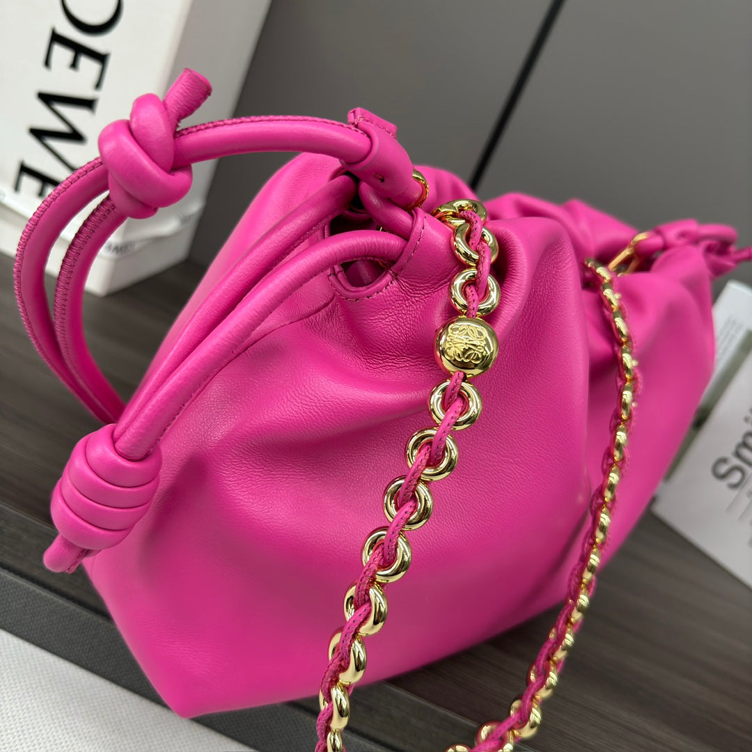 LOE MEDIUM 30 FLAMENCO PURSE BUCKET IN FUSICA PINK LAMBSKIN