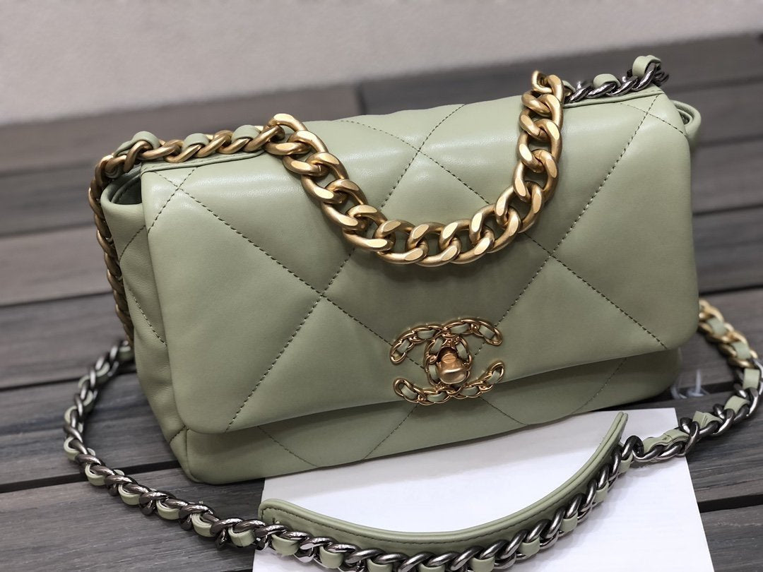 19 FLAP BAG 26 LIME LAMBSKIN